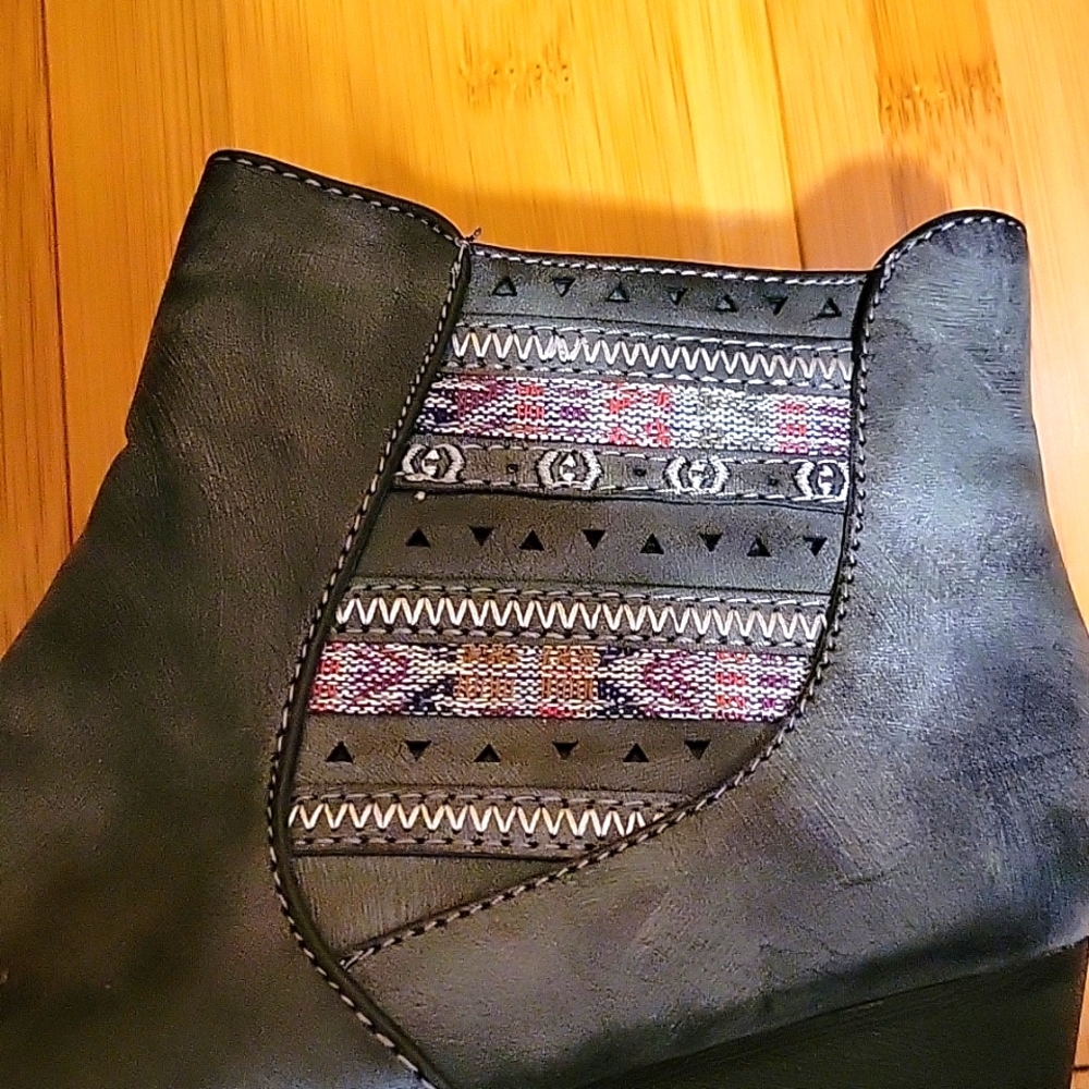 Boots - Picture 3 of 3